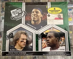 Press Pass Football Hobby Box 2011 - Sellado de fábrica (28 paquetes) - Imagen 1 de 1