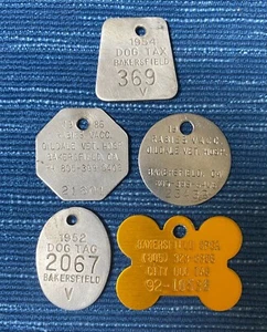 Lote De Fichas De Colección Etiqueta De Perro Licencia Registro de Impuestos Bakersfield California Exonunia - Imagen 1 de 2