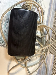 PEDALE COMANDO PEDALE 618776007 per Singer 337 338 347 348 457 466 467 476 477 478 - Foto 1 di 6