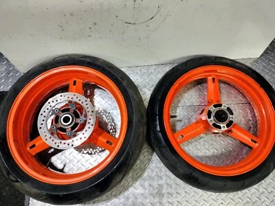 Juego de ruedas delanteras y traseras Suzuki GSXR 600 750 2001-2005 OEM NEUMÁTICOS DEFECTUOSOS Foto 1 de 4