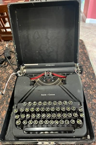 Vintage 1946 Smith Corona Sterling tragbare Schreibmaschine mit Koffer LESEN - Bild 1 von 6