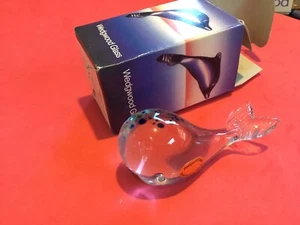 WEDGWOOD GLASS WHALE NUOVO IN SCATOLA VINTAGE ANNI 80 VETRO TRASPARENTE CON MACCHIE BLU - Foto 1 di 3