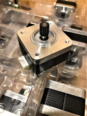 LOTE 4 PIEZAS KIT MOTOR PASO A PASO NEMA 17 CON CABLES CNC NUEVO VÁSTAGO ROBÓTICA ¡GENIAL Y NUEVO! Foto 1 de 4