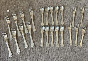 Cucharas y tenedores cubiertos de acero inoxidable péndulo de 23 piezas Robert Welch - Imagen 1 de 10