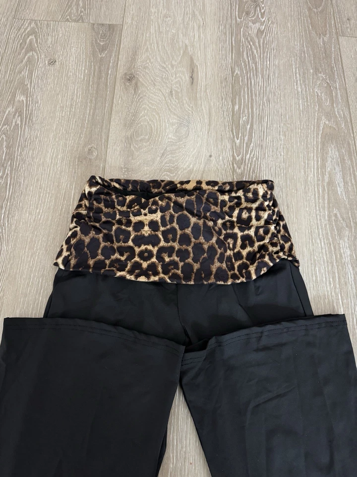 Pantalones de yoga acampanados con estampado de leopardo/guepardo negro y 🐆✨ Foto 1 de 3