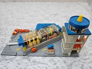 Micro Machines Car Wash City Playset (Incomplete) - Picture 1 of 13