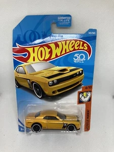 Hot Wheels 75 Dodge Challenger SRT 2017  Muscle Mania - Picture 1 of 3