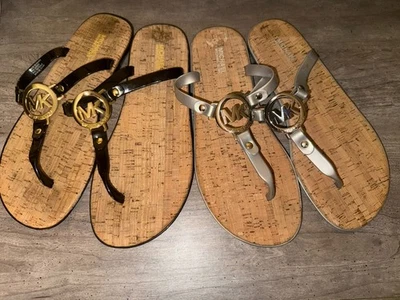 Lote de 2 Sandalias Michael Kors Logo - Mujer Talla 8 - Estilo Corcho Negro y Plateado Foto 1 de 4
