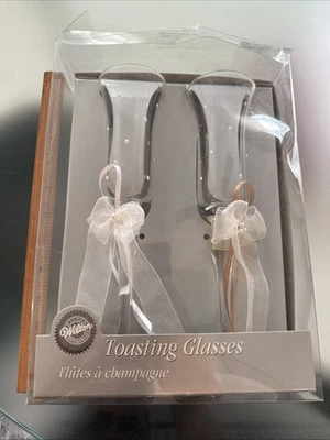 Copas de champán tostadas Wilton Platinum Pearl con puntos perlados - Usadas una vez Foto 1 de 2