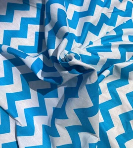 Premium 1 Zoll Chevron Zick Zack Poly Baumwollstoff Meterware. - Bild 1 von 1
