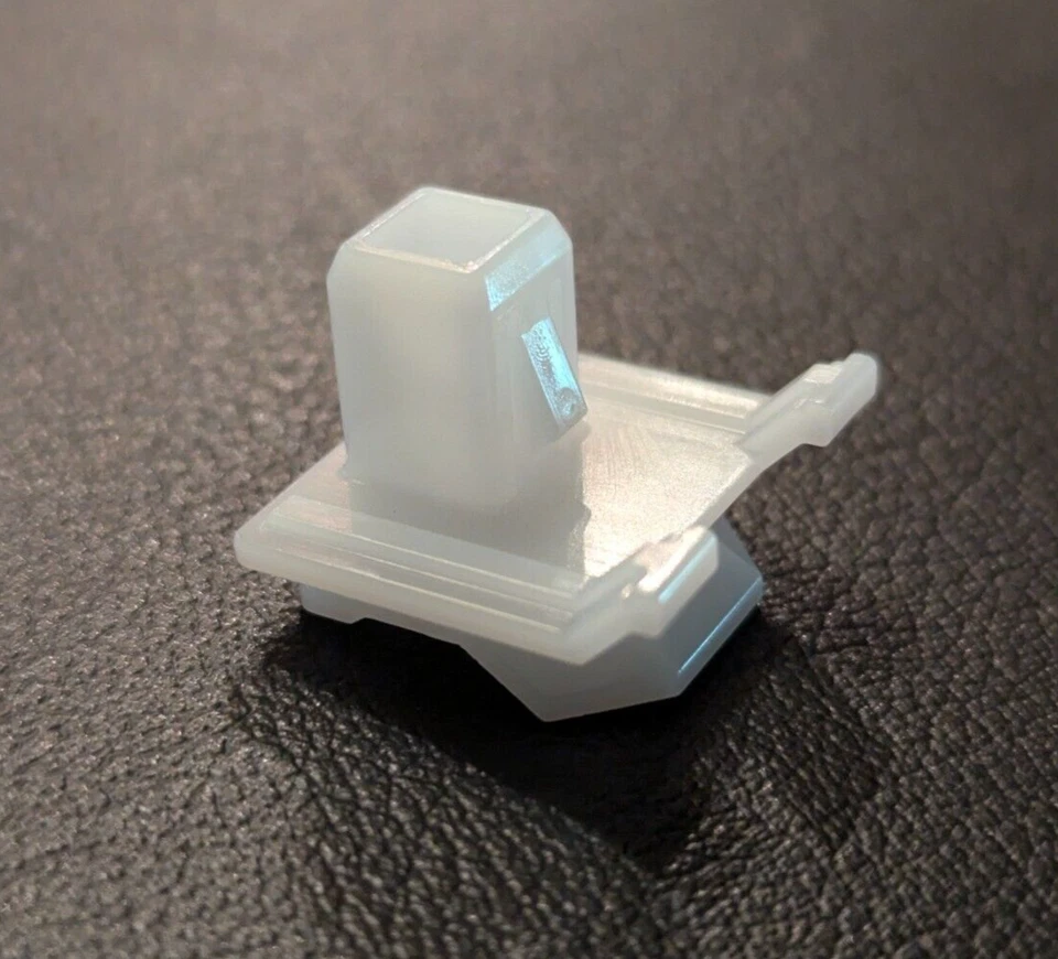 Genuine Isuzu GM Front Panel Grommet NPR NQR NRR - 2008 - 2023 - Image 1 of 1