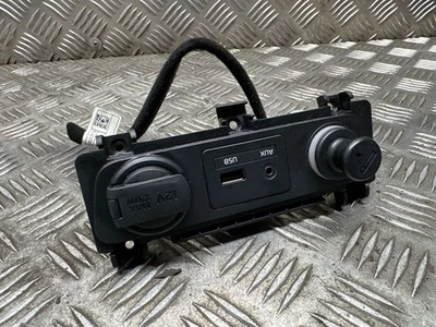 KIA Sorento 2014 USB Port 140516718 FOM103029 - Image 1 of 3