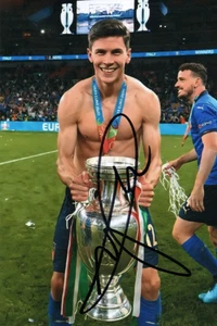 ITALY & ATALANTA: MATTEO PESSINA SIGNED 6x4 EURO 2020 TROPHY ACTION PHOTO+COA - Picture 1 of 1