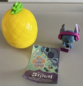 2024 Disney Collectible Mini Vinyl Figure Lilo and Stitch DJ With Headphones - Picture 1 of 7