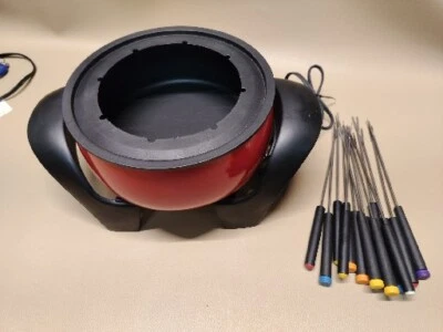 Panela de fondue West Bend modelo 88503 e garfos de servir - Imagem 1 de 4