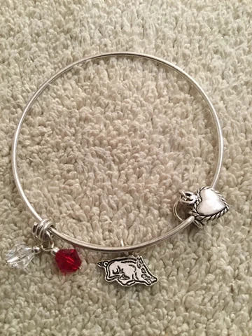 ARKANSAS RAZORBACKS Silvertone Bracelet With Dangling Charms. NEW Cover