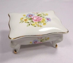 Caja de cigarrillos vintage de porcelana con tapa y patas - baratija, tocador o caja de escritorio - Imagen 1 de 10