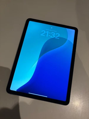 Apple iPad Air 5th Gen. 64GB, Wi-Fi, 10.9in - Space Grey - Image 1 of 4