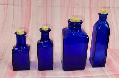 4 Botellas Cuadradas Azul Cobalto Corchos Medicina Especias Hierba De Colección 4"-6" Alto Foto 1 de 4