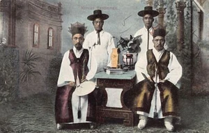 Korea - Korean gentlemen - Publ. Kingshill 38 - Picture 1 of 2