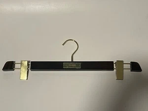 Percha de madera Tom Ford - Imagen 1 de 2