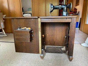 Pfaff Nähmaschine 130 in fahrbarem Holzschrank - Bild 1 von 4