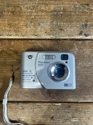 HP Photosmart E337 5.0MP Compact Digital Camera Silver Tested Unit Only - Image 1 of 4