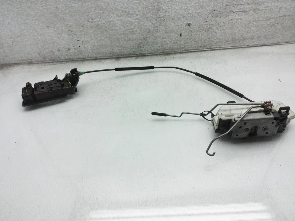 Actuador de cierre de cerradura de puerta delantera derecha Ford Mustang 2010-2014 Ar3z-63221A00-B Foto 1 de 4