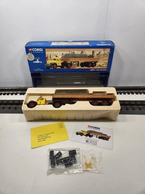 CORGI CLASSICS LIMITED ED RICHFIELD DIAMOND T620 SEMI FLATBED CANVAS DRUMS 1:50 - Image 1 of 4