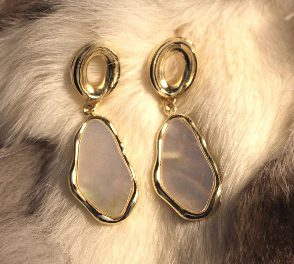 Aretes colgantes de madreperla ovalados chapados en oro, regalo de Pascua, Birthda Foto 1 de 4