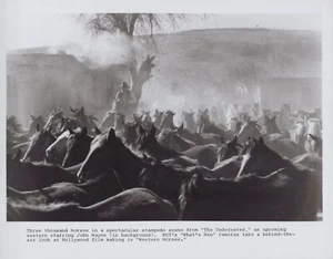 1969 John Wayne Scene Undefeated Film Set 10x8 Original Press Photo - Picture 1 of 2