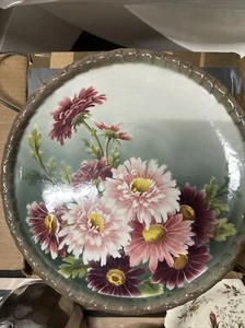 Plat décoratif à décor de marguerites de couleur en barbotine, KG Lunéville - Imagen 1 de 14
