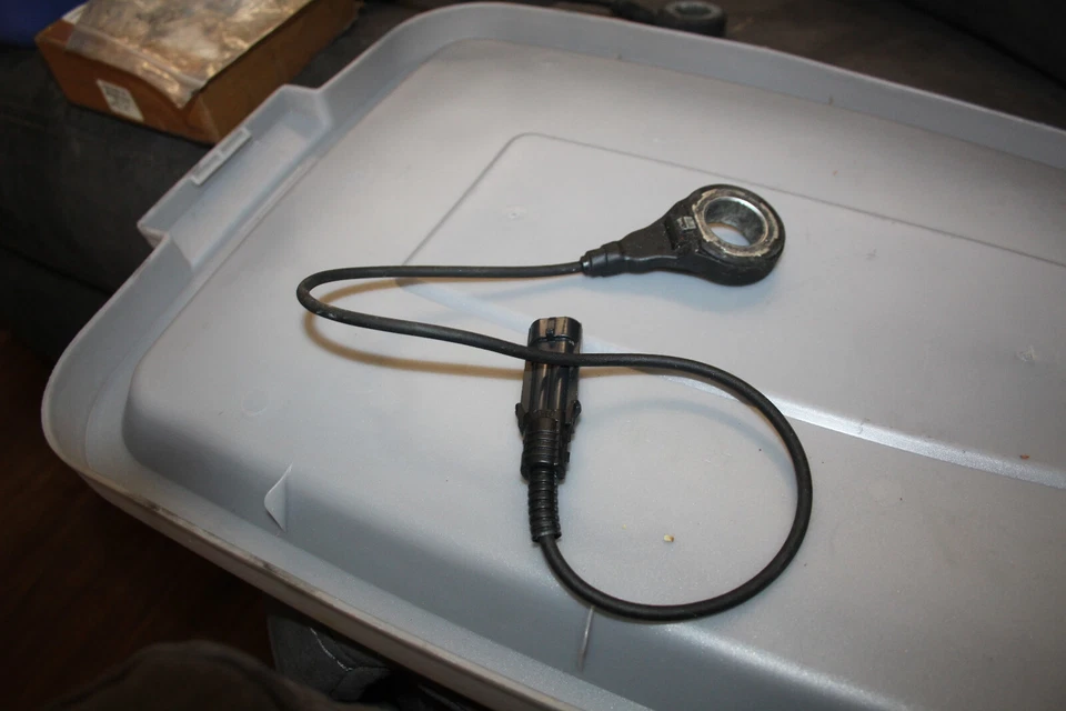 Harley Davidson Road Glide FLTRX 2009-2013 sensor de velocidad de rueda de freno trasero ABS Foto 1 de 1