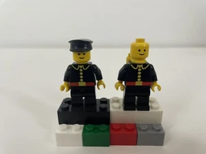 LEGO Classic Fire Firefighter Minifigure With Captains Hat Tanks vintage - Picture 1 of 2
