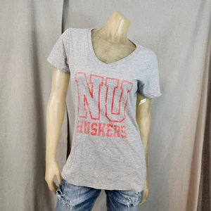 Nebraska University Cornhuskers NU Gris Cuello en V Corto Slv Camisa Top PEQUEÑA NUEVA - Imagen 1 de 6