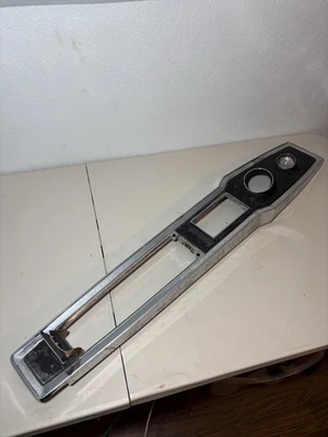 Chevrolet Chevy Impala SS 1965 fabricante de equipos originales consola central placa de ajuste superior GM automático  Foto 1 de 4