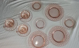 Pink Depression Glas Hazel Atlas 3 Teetassen mit Untertassen, kleiner Teller, großer Teller - Bild 1 von 24