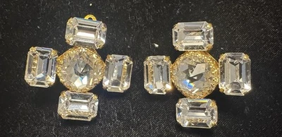 Brincos vintage Christian Lacroix de strass transparente com clipe cruz maltês vendidos como estão - Imagem 1 de 4