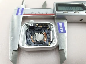 Cover Apple watch serie 4 40mm A2007 Couleur silver smartwatch - Photo 1 sur 4