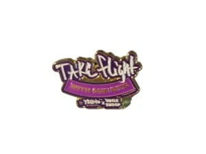 Pin Take Flight con un bocado envío gratuito - Imagen 1 de 3