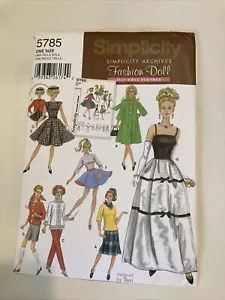 Vintage BARBIE PUPPE KLEIDUNGSMUSTER 5785 Einfachheit komplett ungeschnitten - Bild 1 von 2
