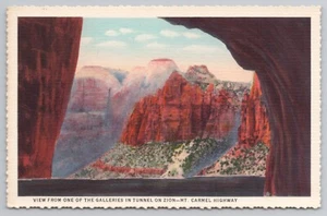 Vista desde galerías en túnel en Zion a lo largo de Mt Carmel Highway Utah postal - Imagen 1 de 2