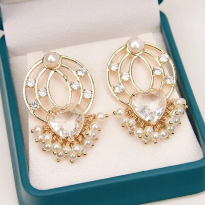 Pendientes circulares enchapados en oro cristal con forma de corazón de perlas concha de mar blanco natural Foto 1 de 4
