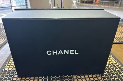 Chanel Diseñador Magnético Negro Caja de Regalo con Pañuelo 12" x 4" x 8" Foto 1 de 4