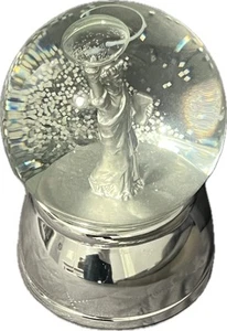 Bola de nieve Estatua de la Libertad Enchufe de plata Globo de nieve con música - Imagen 1 de 4