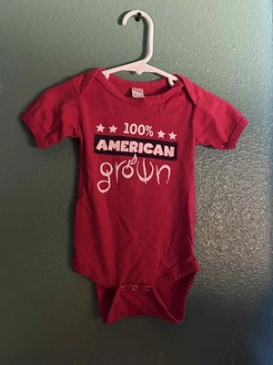 Body Bebé Niño 6-12 Meses - Rojo “100% Cultivado Americano” Conjunto Patriótico EE. UU. Foto 1 de 2