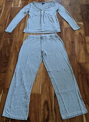 Conjunto de Pijama Feminino Cynthia Rowley Cinza Babado 2 Peças Manga Longa Tamanho M - Imagem 1 de 4