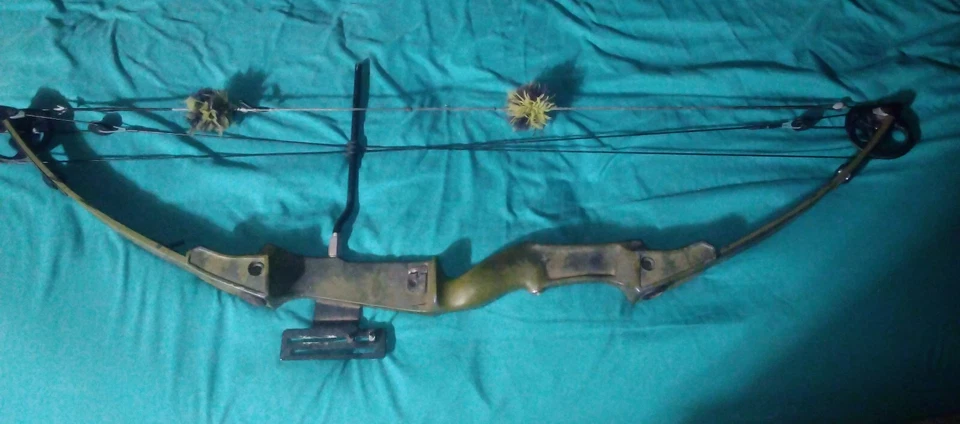 Bear Magnum Hunter Compound Bow Vintage Archery Bowhunting Hunting Camouflage - Image 1 of 1