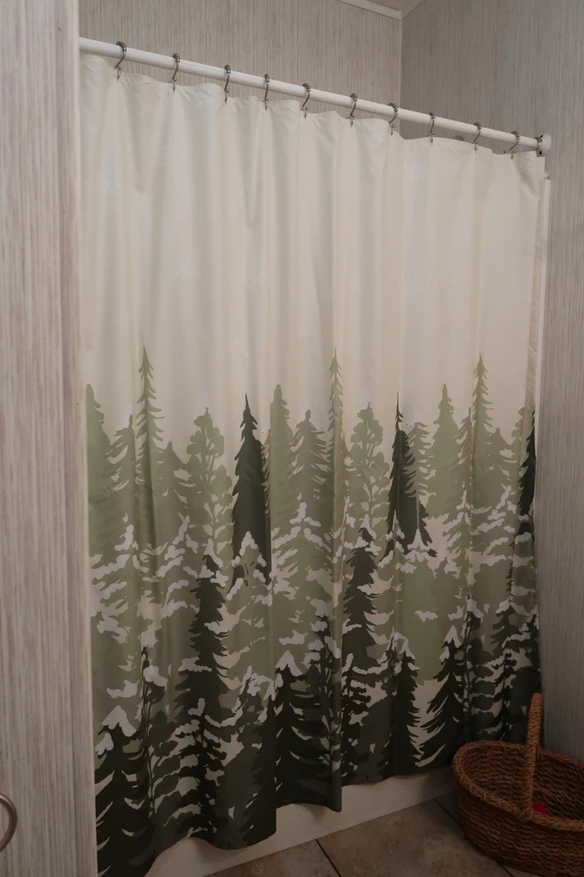 Cortina de Ducha Woodland Snowfall Estampado Navidad 72x70 Verde Crema Foto 1 de 4