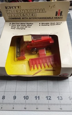 Ertl Boxed 1:80 International Harvester Combine w Interchangable Heads - Image 1 of 4